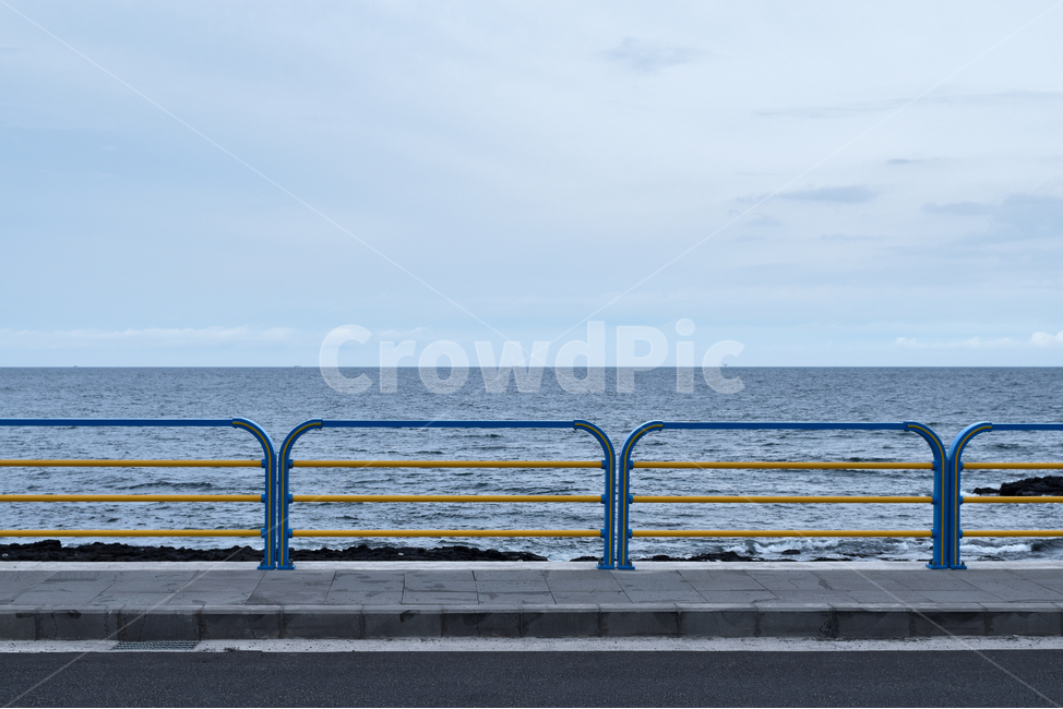 바다,수평선,분리대,여름,제주도,울타리,파란색,시원,펜스,자연,풍경,nature,landscape,handrail,난간,banister,railing