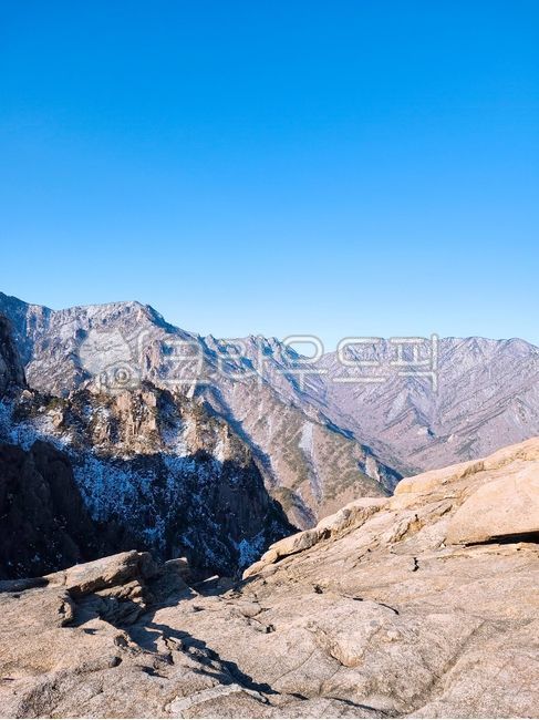 설악산,권금성,설악산국립공원,산,등산,힐링,맑은하늘,산등성이,혼산,절경,비경,경치,mountain,nature,자연,mountainrange,산맥,peak,outdoors,옥외