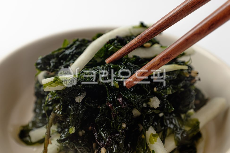 Herbs,close up,acidulous,ingredient,pickled,radish,vinegar,seaweed,seasoned,seaweeds,green onion,Korean culture,vegetable,food,meal,Korean food,grocery,Food Ingredients,ingredients,Seasoned green onion salad