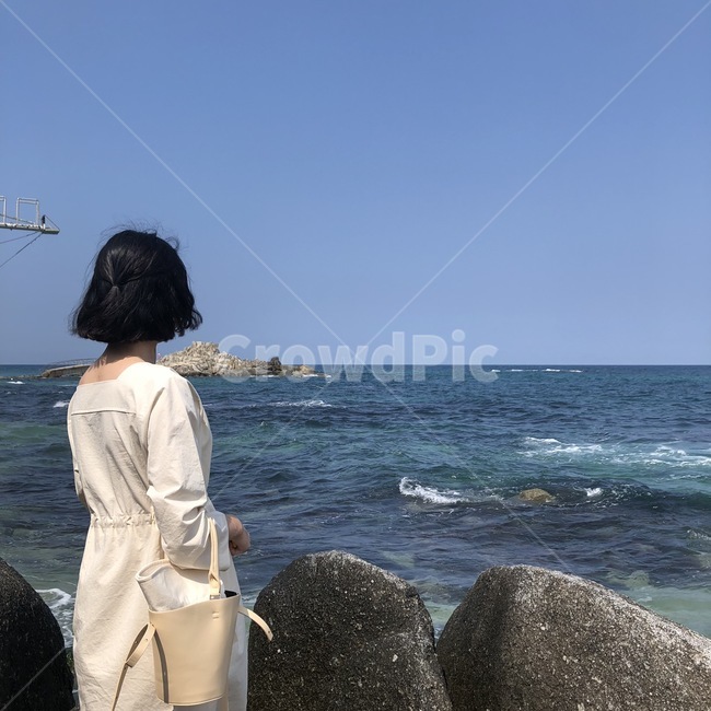 clothing,의류,의복,apparel,바다,바닷가,해수욕장,여자,사람,자연,nature,sea,ocean,여성,여자,woman,female,lady,여행,휴가,traveling,vacation,trip