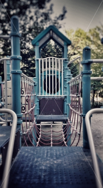 놀이터,쓸쓸,외로움,추억,어린시절,아이,어린이,구름다리,그네,미끄럼틀,시소,모래놀이,숨바꼭질,감성,sensible,feeling,놀이공원,놀이동산,놀이터,amusement park,playground