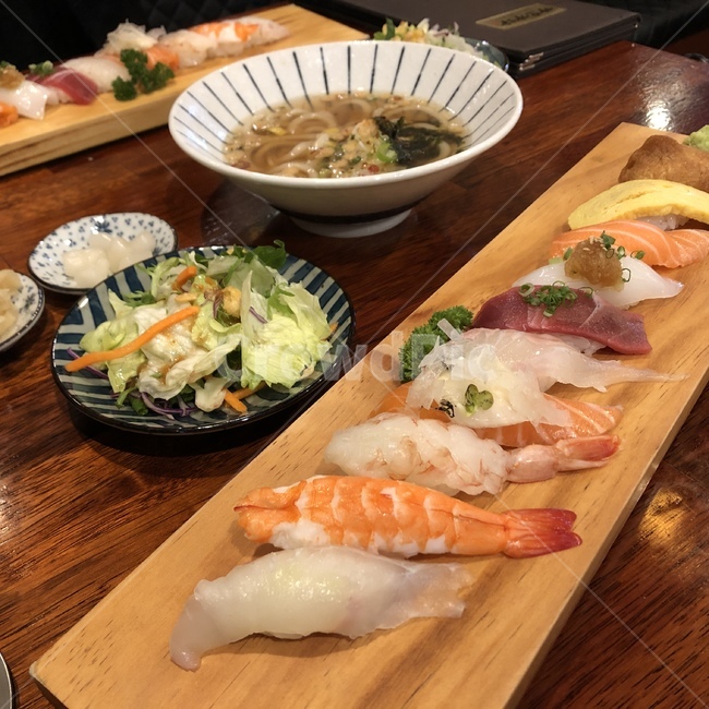 스시,초밥,일식,음식,요리,외식,우동,샐러드,식사,음식,식재료,요리,food,cook,meal,dishes,food reserves,일식,일본음식,일본요리,Japanese food,Japanese dishes,Japanese meal,Japanese cook