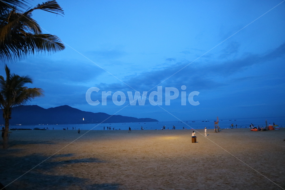 nature,자연,land,땅,outdoors,옥외,water,물,ocean,대양,sea,바다,shoreline,해안선,summer,여름,해수욕장,모래,해변
