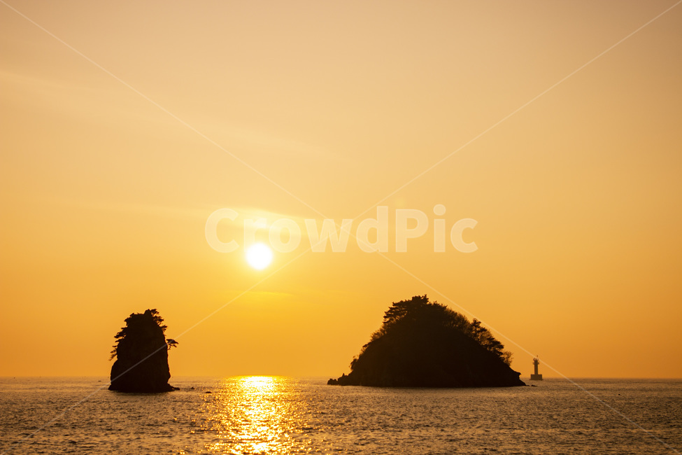 노을,바다,섬,쓸쓸,잔잔,자연,풍경,nature,landscape,한국자연풍경,한국자연경관,korea nature landscape,outdoors,옥외,land,땅,water,물,sea,ocean,대양,shoreline,해안선
