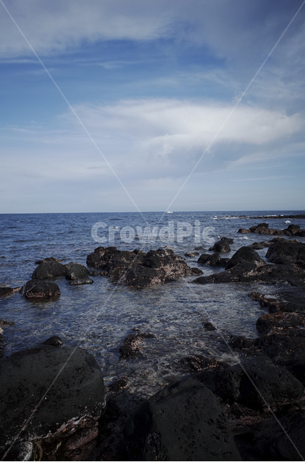 하늘,바다,물,sky,blue,bluesky,sea,water,bluesea,blueocean,ocean,light,sun,sunlight,빛,햇빛,promontory,돌,stone,암석,곶,구름,cloud,푸른하늘,파란바다,푸른바다,검은돌,cloudysky,자연,풍경,nature,landscape