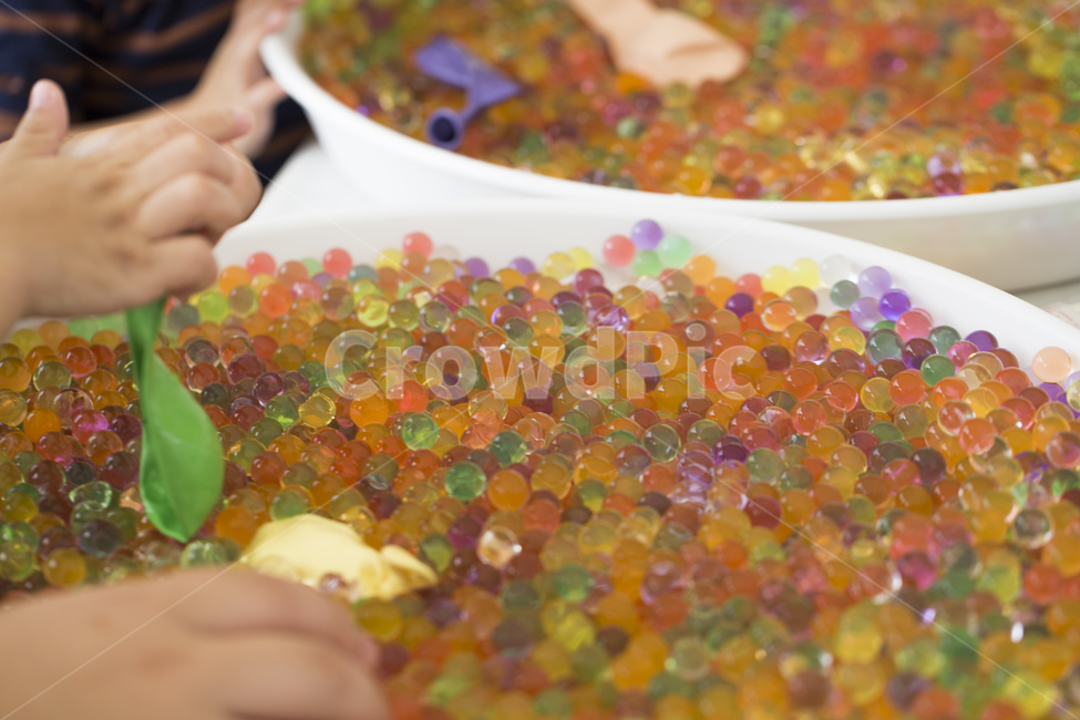 워터비즈,개구리알,수정토,놀이,촉감놀이,촉감,아쿠아비즈,장난감,손,풍선