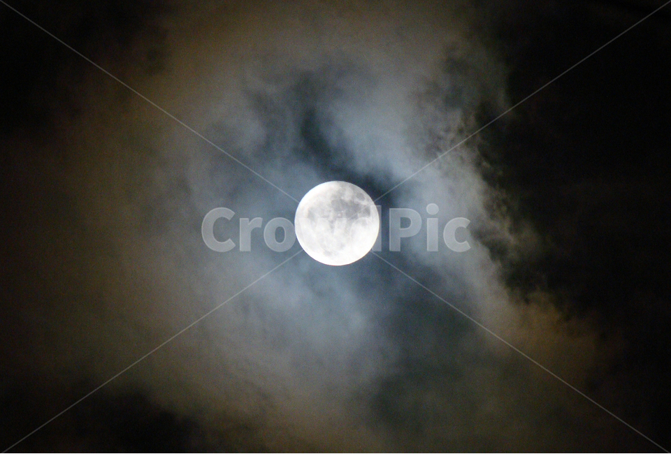 full moon,night sky,cloud moon,super moon,dreary