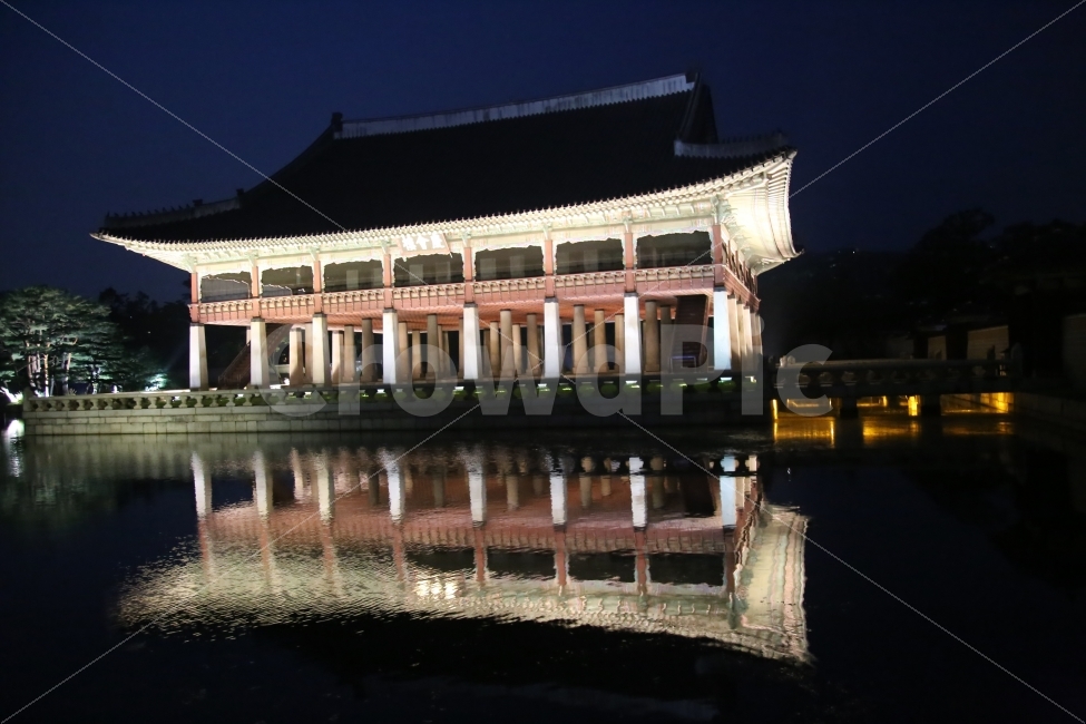 경복궁야경,경복궁야간개장,경회루,경회루야경,경복궁,야경,밤,풍경,nightscape,night,landscape,랜드마크,landmark,tourist attraction,한국전통,한국문화,korean traditional,korean culture