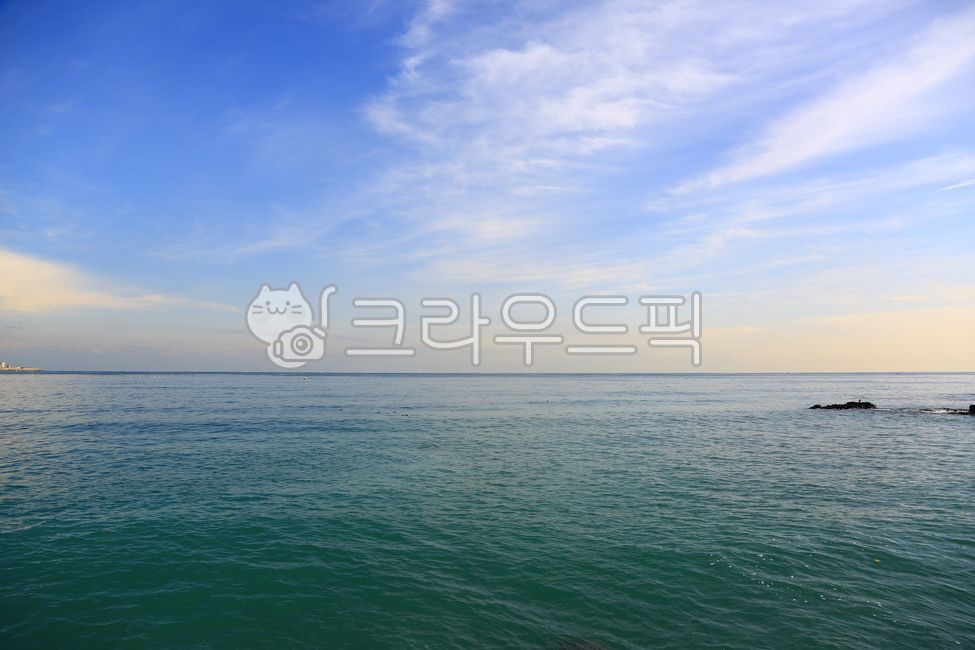 sea,waves,waves,sky,blue sky,horizon