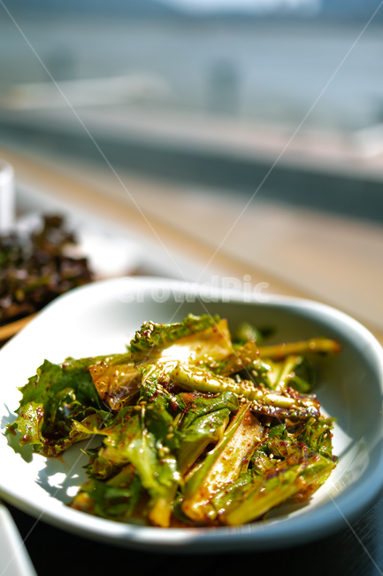 appetizer,asian,background,cooking,cuisine,delicious,dinner,dish,eat,fish,food,fresh,gourmet,green,healthy,kimchi,korean,lunch,meal,meat,plate,restaurant,salad,sauce,spicy,tasty,traditional,vegetable,white,양념,음식,요리,참깨,sesame,겉절이,김치,매운맛,고춧가루