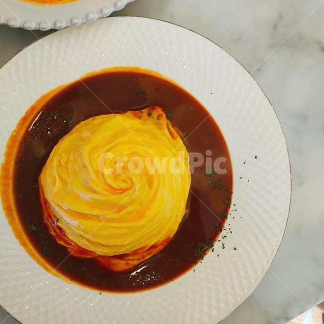 음식,브런치,오므라이스,회오리오므라이스,맛집,데이트,식재료,요리,food,cook,meal,dishes,foodreserves,아침식사,조식,breackfast,brunch,계란,색감,오믈렛,omelet
