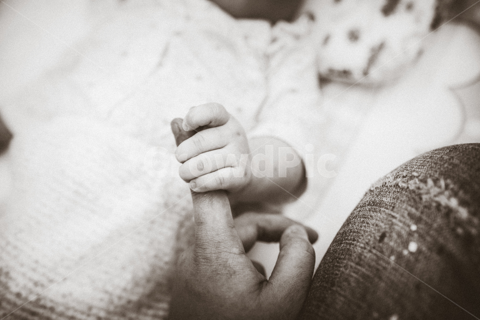아기,흑백,blackandwhite,손,태아,baby,베이비,사람,인물,인간,human,person,신체일부,몸,body,가족,패밀리,family,흑백,모노톤,monochrome,black and white