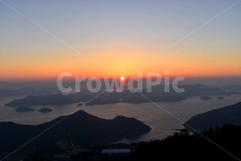 미륵산,바다,야경,통영,일출,가을,풍경,탐방,미래사,한려해상국립공원,자연,파란하늘,그림같은,칼라풀,뷰티플,아름다운,힐링,감성,정취,산세,명산,전망,조망,100대명산,nature,산,등산,트레킹,풍경사진,비경,경치,청명,가을날씨,경관,암봉우리,mountain,케이블카,섬,미륵도,바다백리길,달아길,여명,나폴리,자연,풍경,nature,landscape,한국자연풍경,한국자연경관,korea nature landscape,outdoors,옥외,sky,하늘,red sky,붉은 하늘,sunset,일몰,dawn,새벽,dusk,황혼