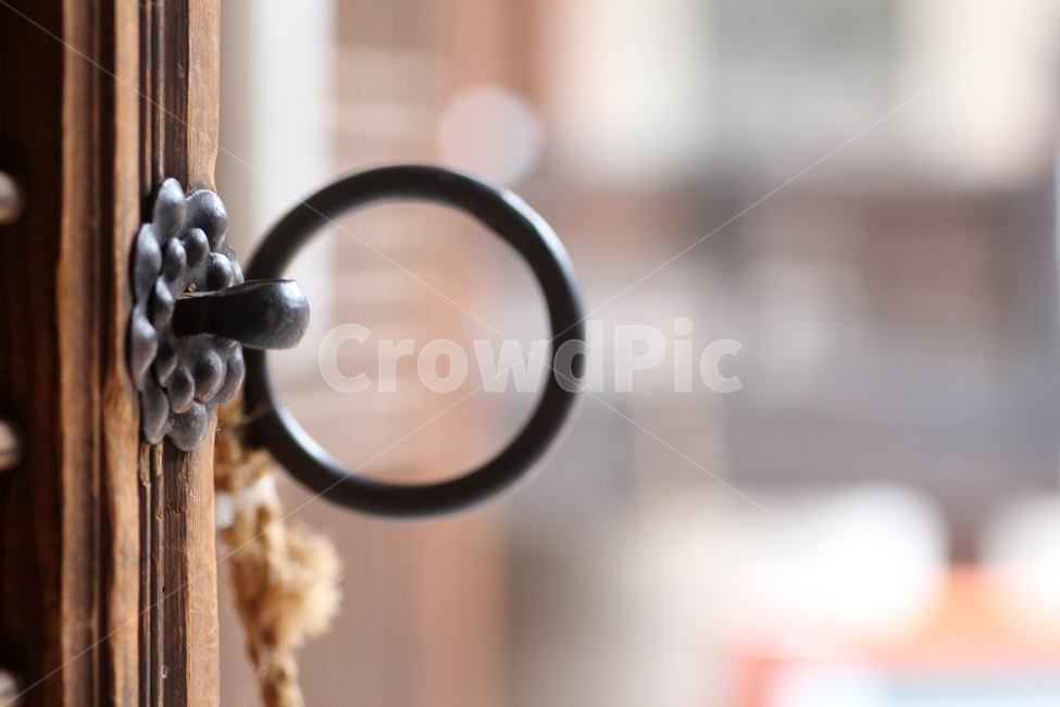 한옥,한국전통,문고리,창호지,한국문화,한지,창호문,감성,koreaculture,koreandoor,traditionalpatten,koreantraditional,tree,window,feelling,한국전통,한국문화,korean traditional,korean culture
