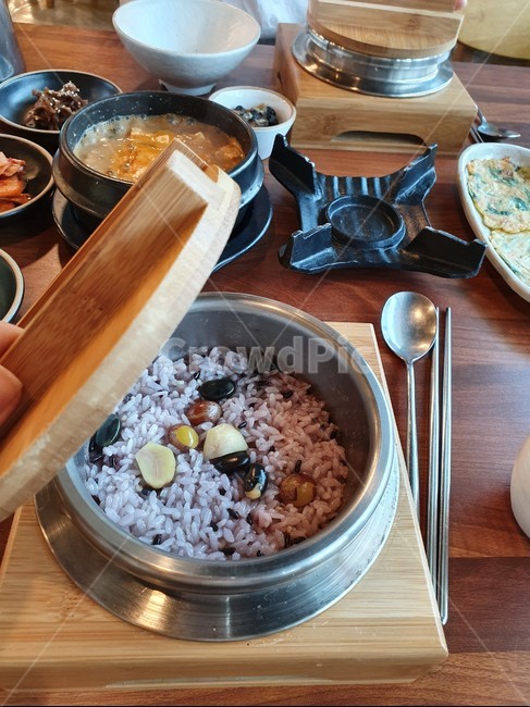 돌솥밥,돌솥비빔밥,쌈밥,뚝배기,건강밥