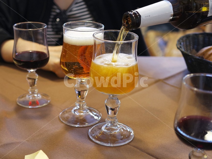 맥주,로컬맥주,거품,시원함,알콜,와인,이탈리아,맥주병,맥주잔,beer,hop,craftbeer,draftbeer,헤페바이젠,술,주류,alcohol
