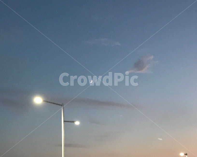 하늘,저녁,달,초승달,밤하늘,배경,야경,밤,풍경,nightscape,night,landscape,lamp post,램프 포스트