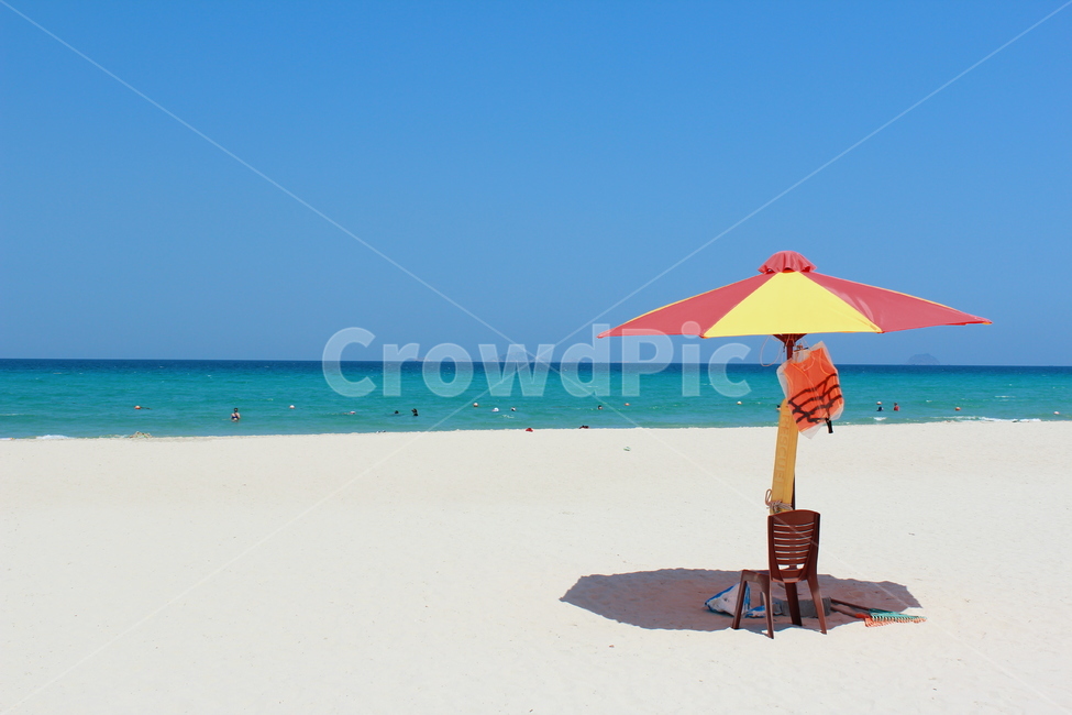 바다,해변,파라솔,모래사장,물,ocean,sea,water,해안선,여름,계절,summer,season,해변,바다,beach,sea,대양,outdoors,옥외,nature,자연,shoreline