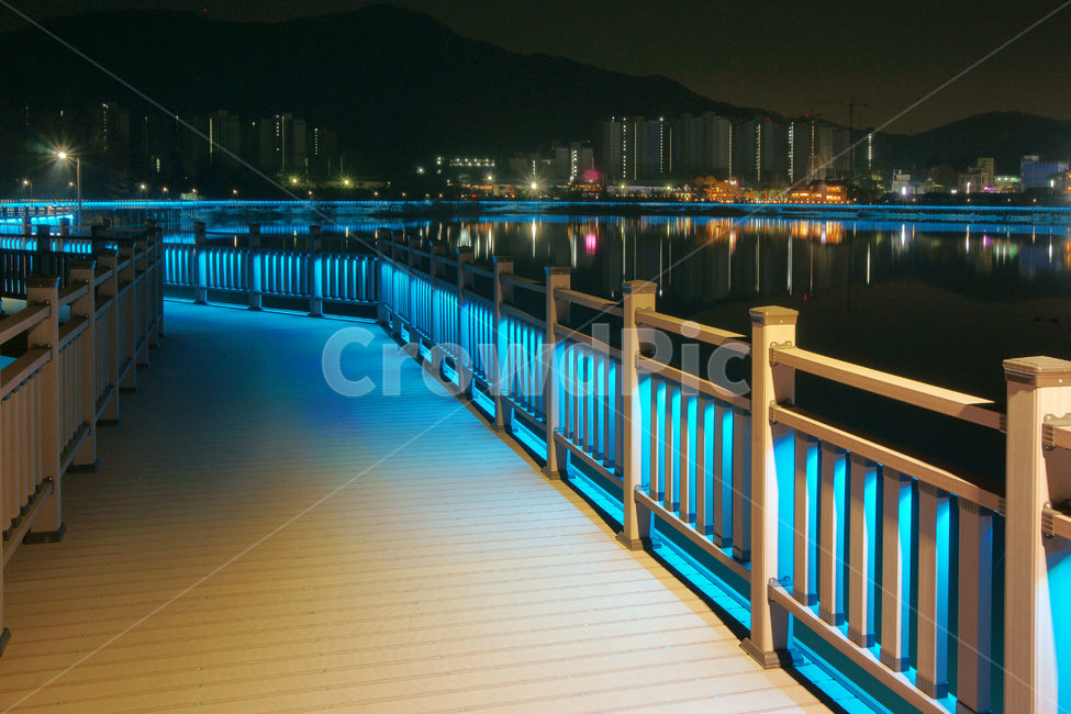 백운호수,호수,의왕,생태탐방로,탐방로,야경,조명,야경,밤,풍경,nightscape,night,landscape,건축물,건물외관,exterior,building,structure,architecture,construction,railing,난간,handrail,banister