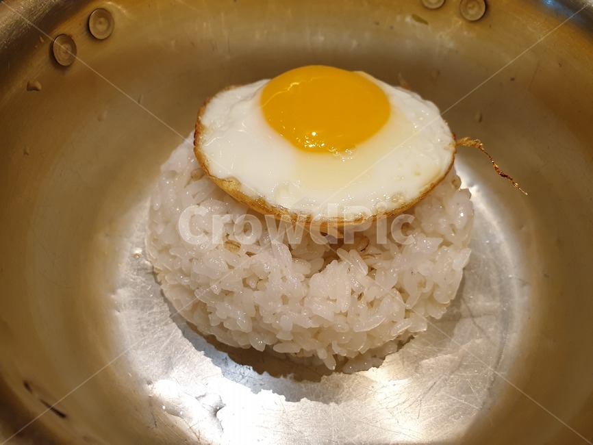 계란,계란프라이,계란후라이,노른자,밥,냄비,음식,반찬,요리,레시피,식사,food,egg