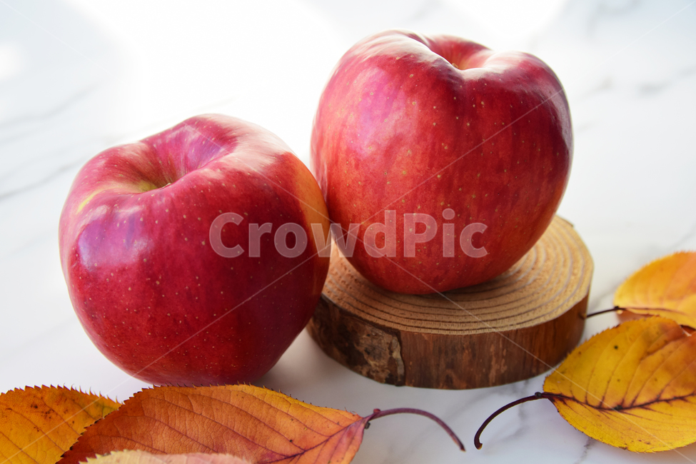 사과,과일,디저트,음식,낙엽,나뭇잎,탐스러운,apple,food,fruit,leaf,leaves,음식,식재료,요리,food,cook,meal,dishes,food reserves,과일,열매,fruit