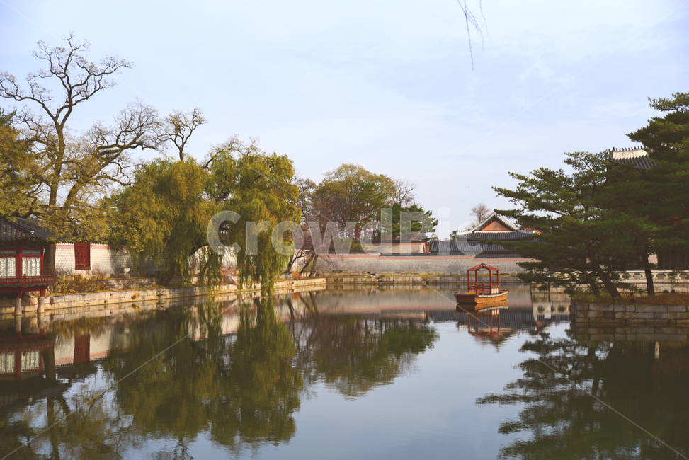 연못,배,초겨울,궁,경복궁,한국전통,한국문화,korean traditional,korean culture,랜드마크,landmark,tourist attraction,한국랜드마크,한국관광지,한국명소,korea landmark,korea tourist attraction
