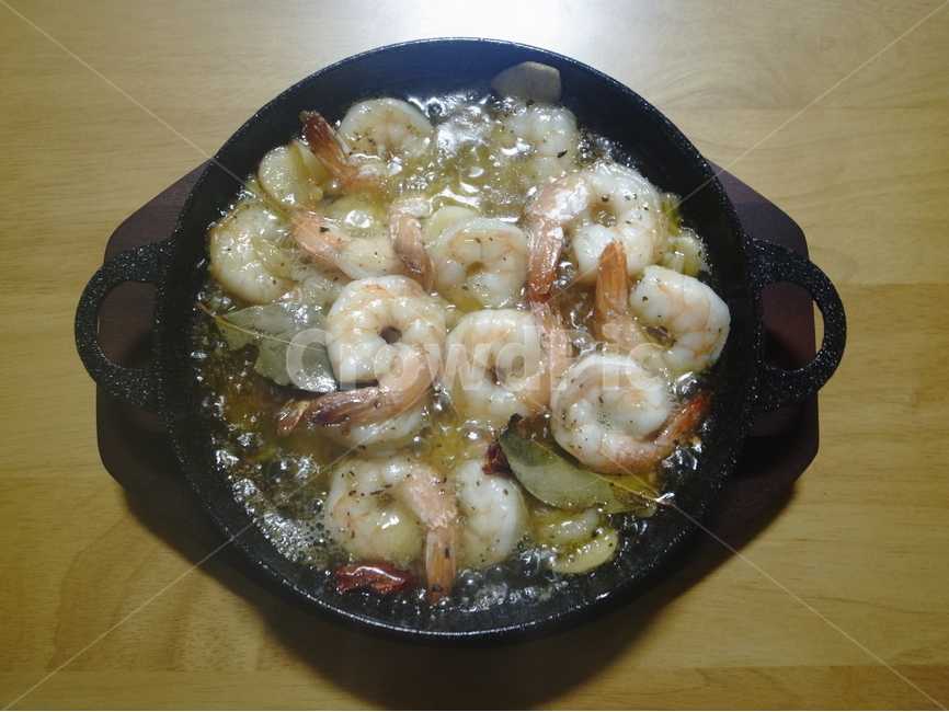 감바스,새우,새우요리,올리브오일,gambas,gambasalajillo,마늘,shrimp,oliveoil,garlic,따뜻한요리,음식,요리,food,음식사진,누끼,음식누끼,주물팬,무쇠팬,까수엘라,음식,식재료,요리,food,cook,meal,dishes,food reserves,양식,서양음식,서양요리,western food,western dishes,western meal,western cook