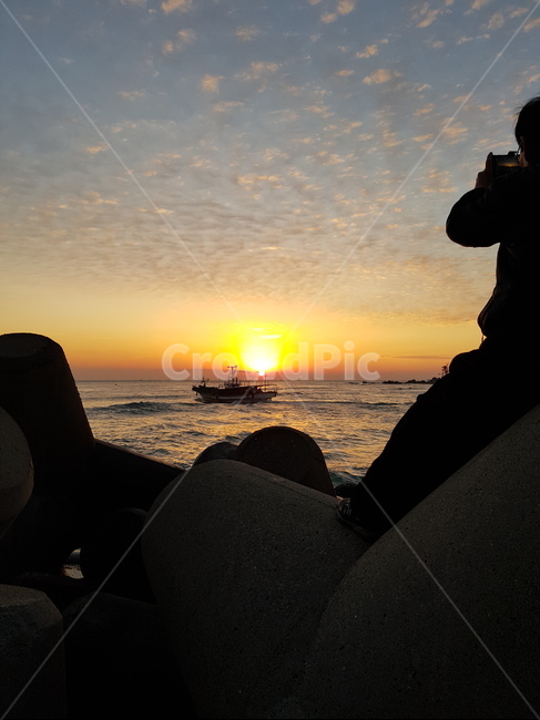일몰,새해,해,바다,풍경,일출,태양,sun,newyear,자연,풍경,nature,landscape,교통,교통수단,traffic,transportation,outdoors,옥외,sky,하늘,sunset,dusk,황혼,dawn,새벽,red sky,붉은 하늘