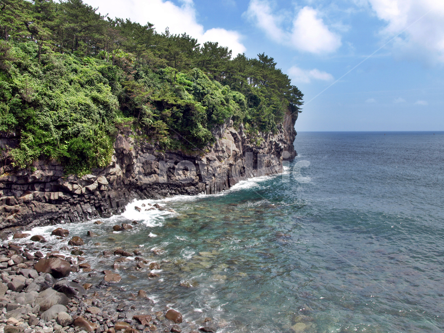 소정방폭포,올레6코스,올레길,제주,서귀포,바다,자연,풍경,nature,landscape,한국자연풍경,한국자연경관,korea nature landscape,outdoors,옥외,cliff,낭떠러지,promontory,곶,water,물,shoreline,해안선