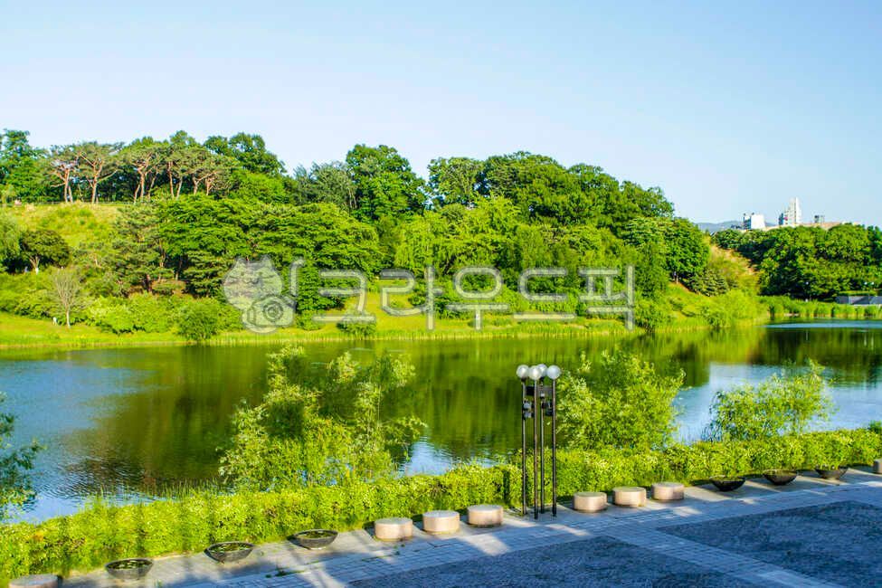 Olympic Park,forest,nature,water,building,Street lamp,seoul,Mongchon Lake,trail,streetlamp,outdoors,lake,park,walk