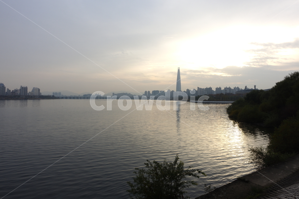 한강,일출,롯데월드타워,도심일출,물,water,outdoors,옥외,nature,자연,한국도시풍경,한국도시경관,korea cityscape