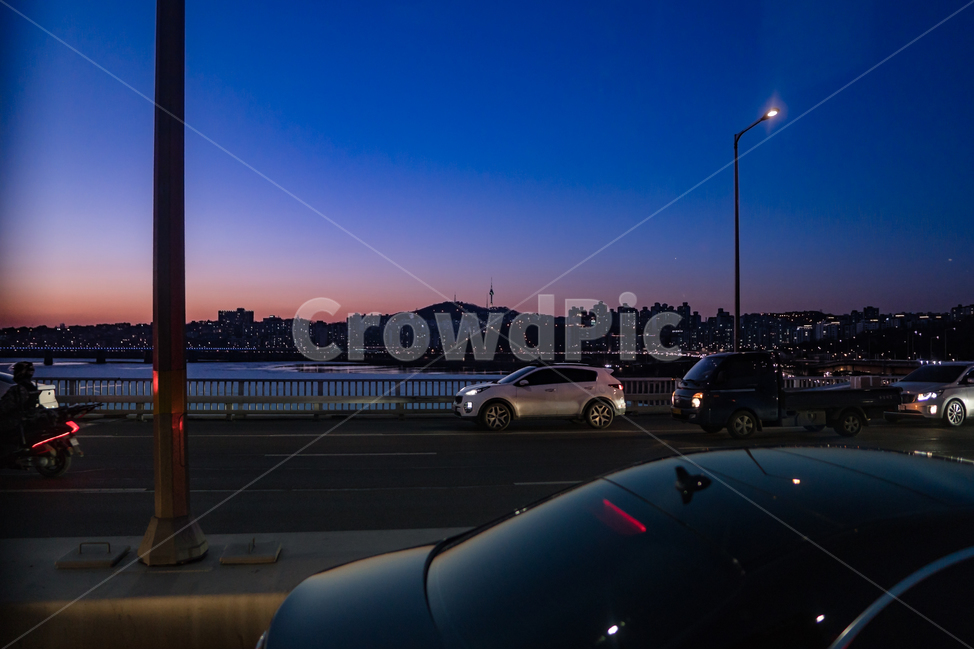 night view,Namsan,street lights,city,night,scenery,Han River,seoul,korea,inside the bus,Seoul,purple,behold,bridge