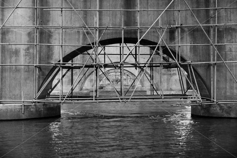 bridge photo,Han River Photos,Han River Railroad Bridge,black and white photography,Under construction,Grayscale,Han River