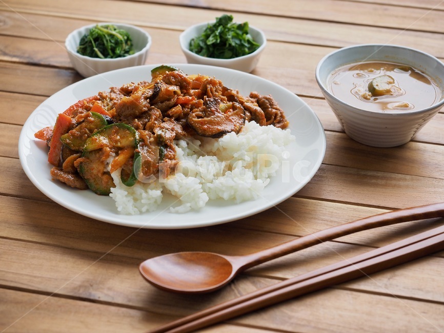 Formally,Jeyuk Rice Bowl,rice bowl,lunch,Stirfried pork,chopsticks,Korean,pork,rice,Lunch,side dish,meal,korea,Korean food,Spoon,meat,Miso soup