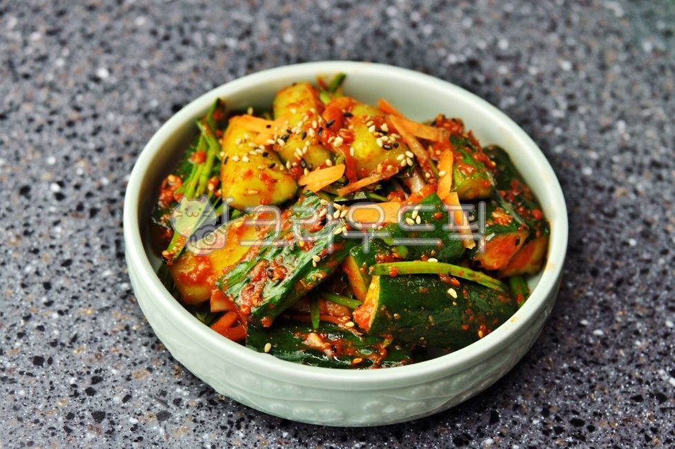 side dish,red pepper powder,kimchi,cucumber,Cucumber Kimchi,chives,cucumber cucumber,food,Sesame