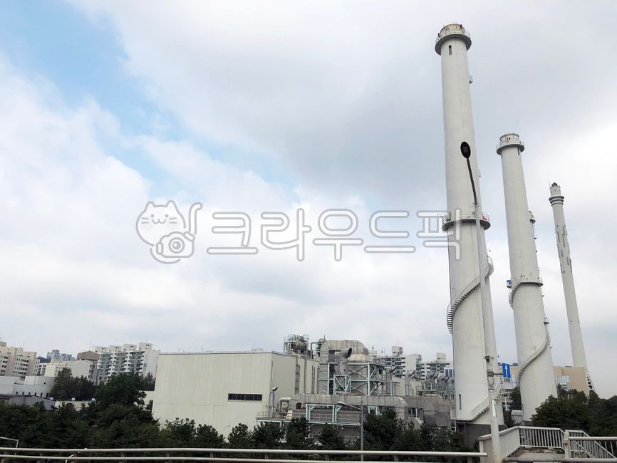 굴뚝,열병합발전소,배경,에너지,목동,가을하늘,카피스페이스,에너지산업,공장,발전소,도시풍경,한국도시풍경,산업,chimney,cogeneration,background,energy,mokdong,autumnsky,copyspace,energyindustry,factory,powerplant,citylandscape,koreancitylandscape,industry,건물,building