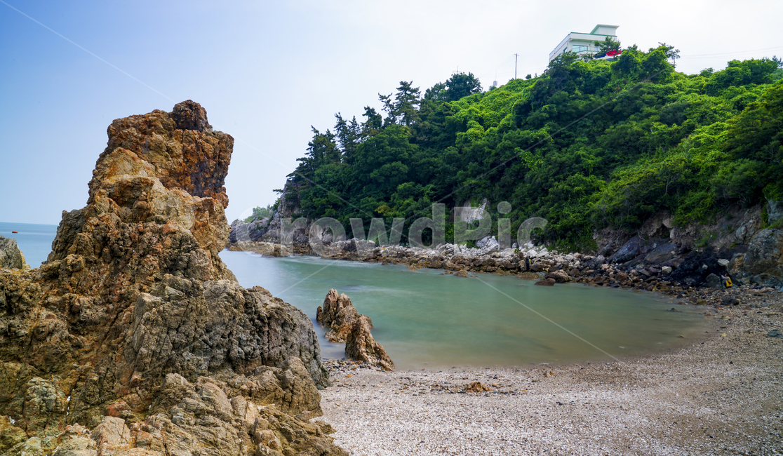 tide,sky,shape,spray,nature,island,Hat Rock,Baeksu Coastal Road,cobalt,water,rocky island,summer,rock,Beach,ocean,Yeonggwanggun,background,sight,season,Mt Geumgang,Baeksu Beach
