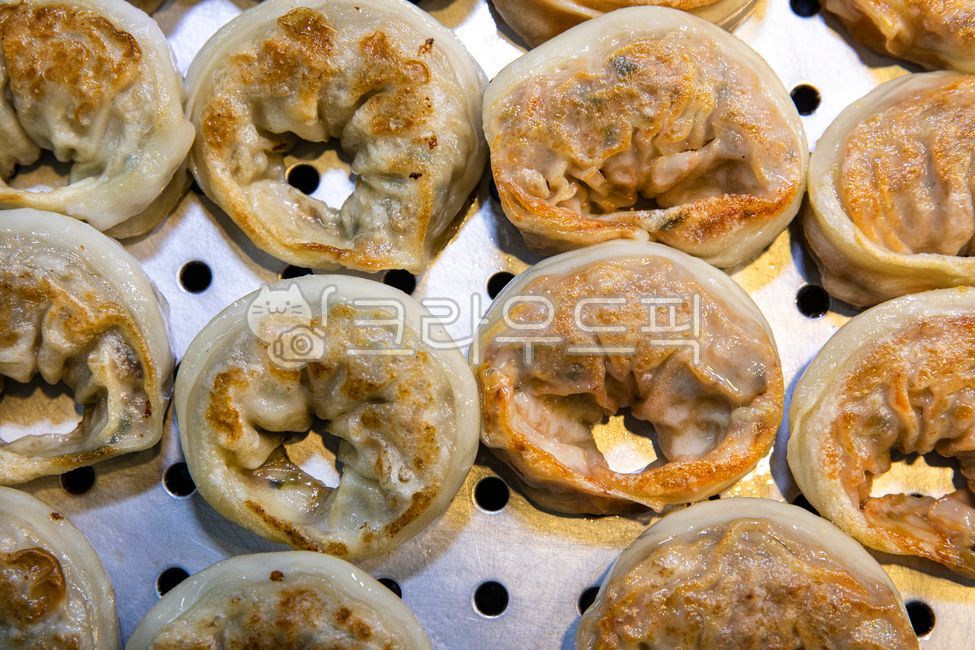 만두,야채만두,고기만두,김치만두,음식,요리,간식,국민간식,군것질,길거리음식,맛있는,식사,군만두,왕만두,빵,건강식,찐만두,dumpling,steameddumplings,meatdumplings,vegetabledumplings,kimchtdumplings,dumplings,food,cooking,meal,nationalsnack,streetfood,snack,delidous,음식,식재료,요리,food,cook,meal,dishes,food reserves