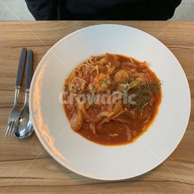 스파게티,파스타,베이컨,토마토,포크,숟가락,음식,음식,식재료,요리,food,cook,meal,dishes,food reserves,면류,면요리,noodles,양식,서양음식,서양요리,western food,western dishes,western meal,western cook