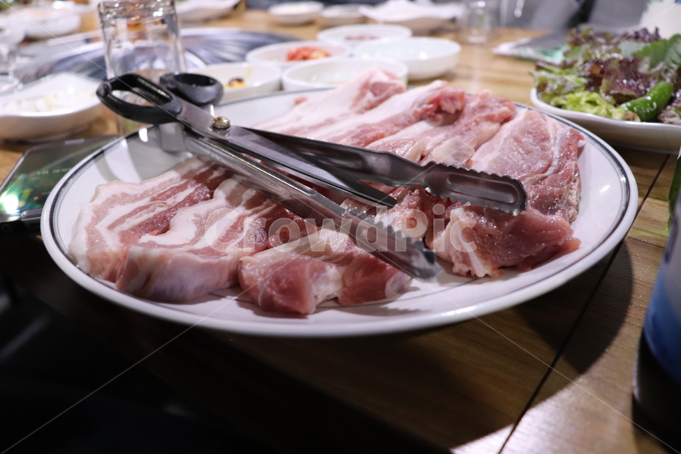 삼겹살,생고기,회식,돼지고기,음식점,술자리,연말,음식,식재료,요리,food,cook,meal,dishes,food reserves,육류,고기,meat