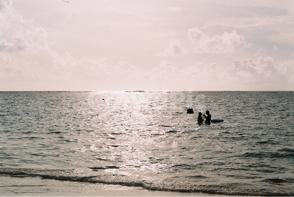 바다,여름,괌,야자수,파랑,투몬비치,비치,해변,summer,sea,guam,sunshine,일몰,하늘,blue,cloud,구름,자연,풍경,nature,landscape,사람,인물,인간,human,person,인물실루엣,사람실루엣,character silhouette,human silhouette,휴식,힐링,rest,relaxation,healing,jet ski,제트 스키,transportation,교통,vehicle,차량
