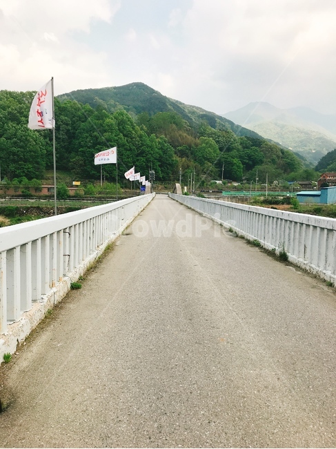 road,도로,산,하늘,구름,mountain,sky,cloud,flag,깃발