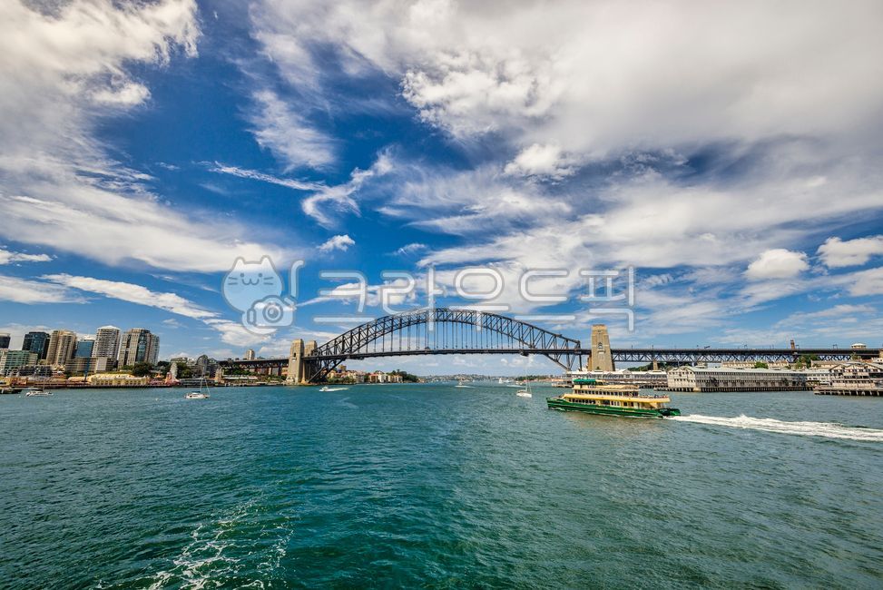 시드니,호주,오페라하우스,도시경관,고층빌딩,비지니스,경제,발전,모던,마천루,건축,경관,경치,오피스빌딩,배,항구,만,랜드마크,관광지,유명장소,구름,파란색,바다,강,나무,operahouse,오페라극장,하버브릿지,교각,태양,햇빛,사무실건물,officebuilding,하늘,sky,옥외,outdoors,자연,nature,arch,아치,architecture,건축학,water,물,waterfront,워터프론트,city,도시,metropolis,중심지,archbridge,아치교,bridge,다리,building,건물,cityscape,도시경관,boat,보트,transportation,운송,여름,화창한,크루즈,여객선