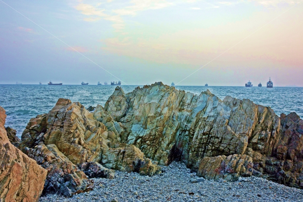 부산,절영해안산책로,영도,바위,배,기암,수평선,돌,바다,파도,바닷가,물결,흰,구름,하늘,푸른,붉은,부산여행,여행,자연,풍경,경치,아름다운,전망,그림,같은,뷰,자연,풍경,nature,landscape,한국자연풍경,한국자연경관,korea nature landscape,해변,바다,beach,sea,산업,industry,industrial,교통,교통수단,traffic,transportation,road,도로,dirt road,흙길,gravel,자갈
