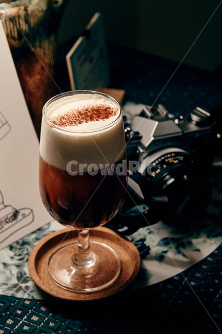유리,glass,마실것,beverage,커피,coffee,크림커피,아인슈페너,카페,감성사진,음료수,drink,beverage