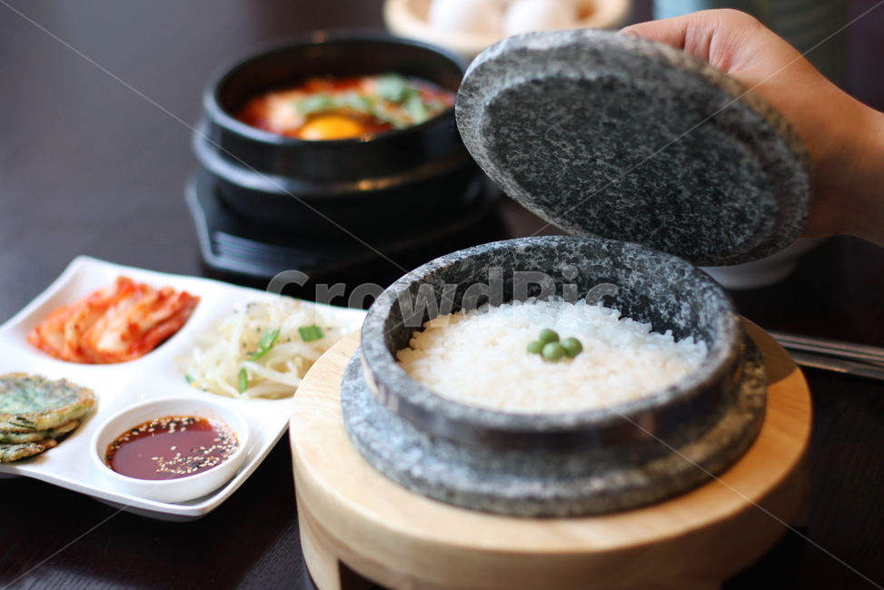 table setting,Korean food,stone pot rice,tradition,traditional food,Royal food,archaic
