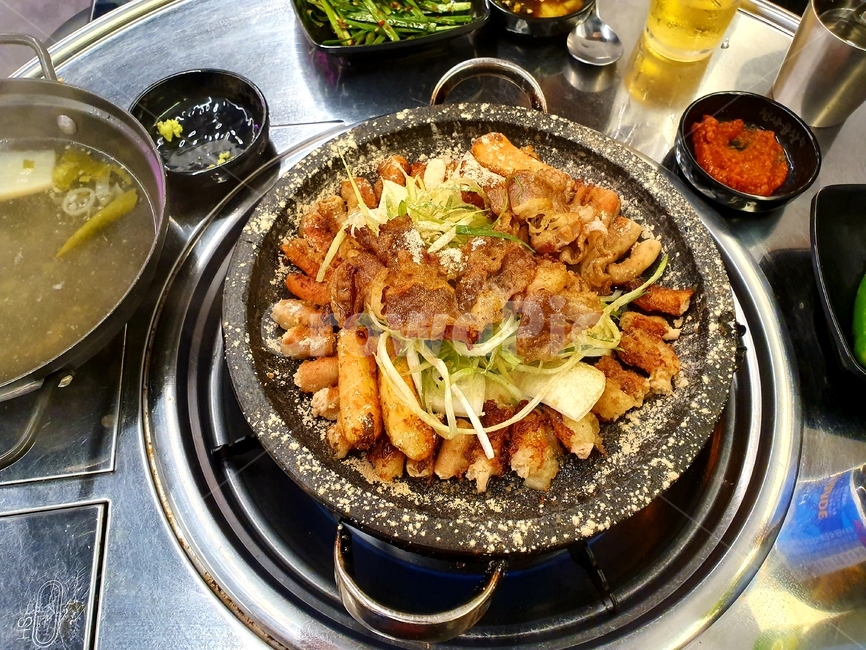 food,음식,meal,식사,dish,요리,곱창,고기,고깃집,회식,직장인,맥주,소주,한국술,전통술,스트레스해소,한식,모임,파티,술,안주,맛집,먹방,불,불판,술자리,술약속,외식,소주한잔,무국,한국요리,koreanfood,식당,그릇,음식,식재료,요리,food,cook,meal,dishes,food reserves