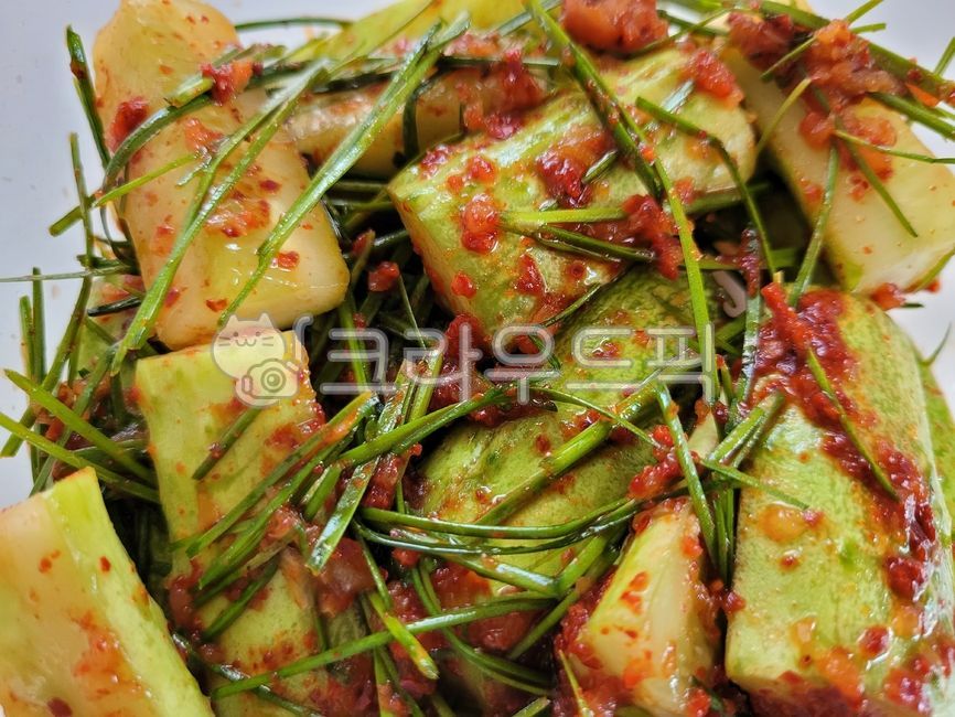 부추,오이,부추김치,오이김치,부추오이김치,한식,한국음식,반찬,음식,food,koreanfood,kimchi,plant,식물,채소,고춧가루,요리,식재료