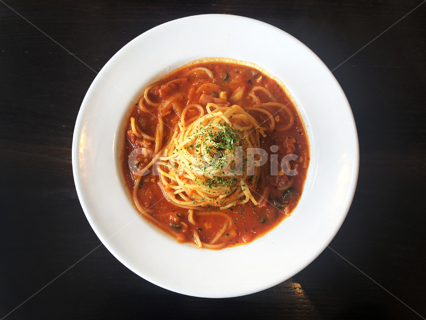 aerial shot,topview,tomato sauce,dining,restaurant,Tomato Pasta,food,meal,dish,pasta,cooking
