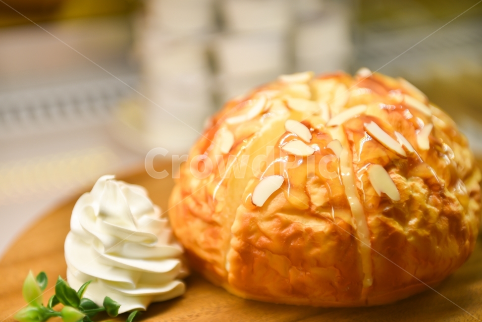 브런치,빵,크림,카페,디저트,아몬드,커피숍,빵가계,제과점,후식,치즈,식빵,데코,음식,식재료,요리,food,cook,meal,dishes,food reserves,빵,bread,디저트,간식,후식,dessert,snack